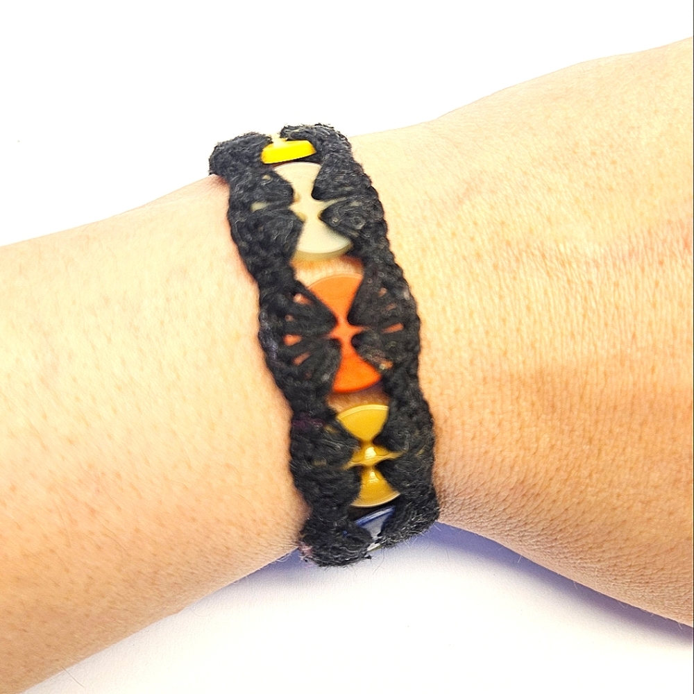 Crocheted Button Bracelet - Picture 5 of 6